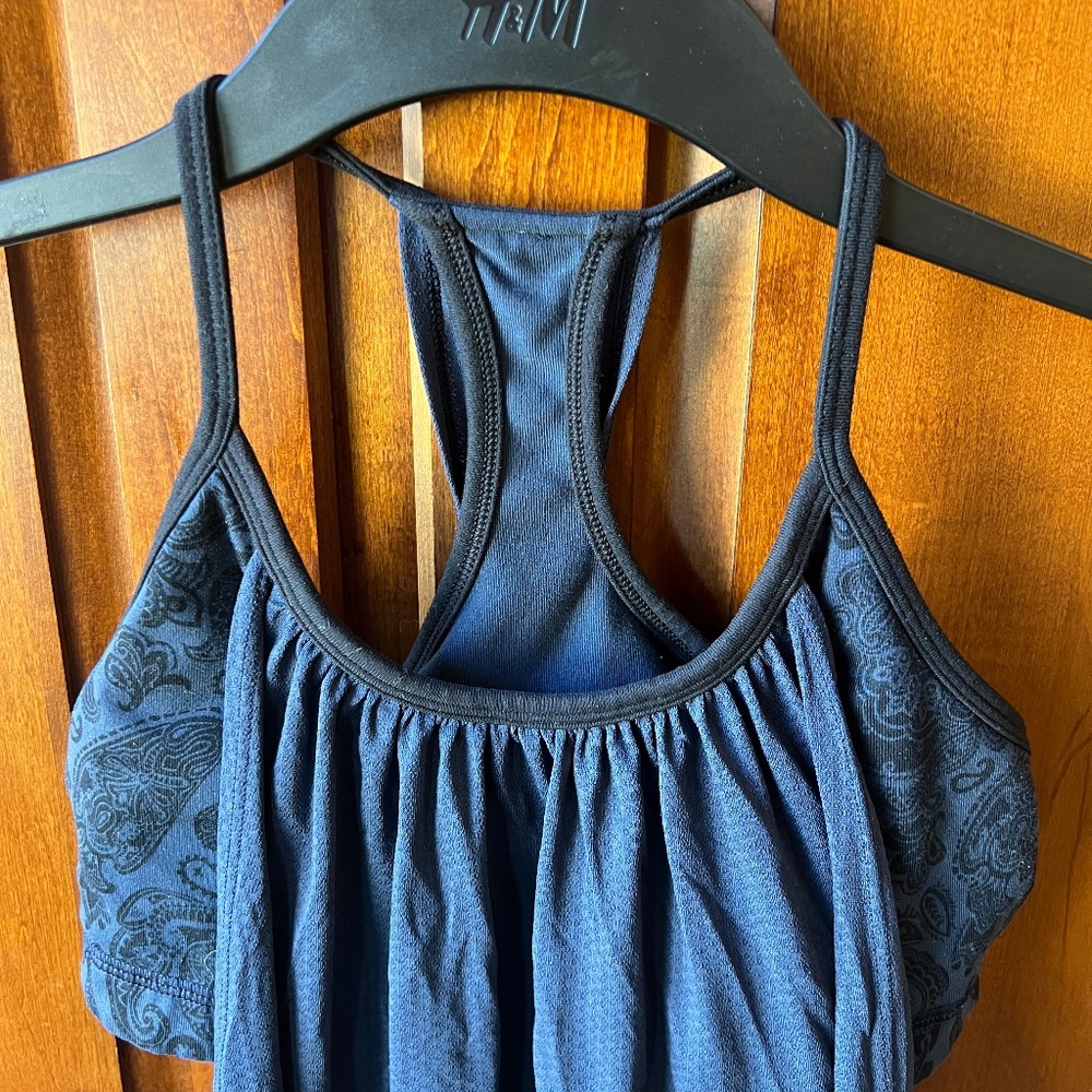 Lululemon top with attached bra